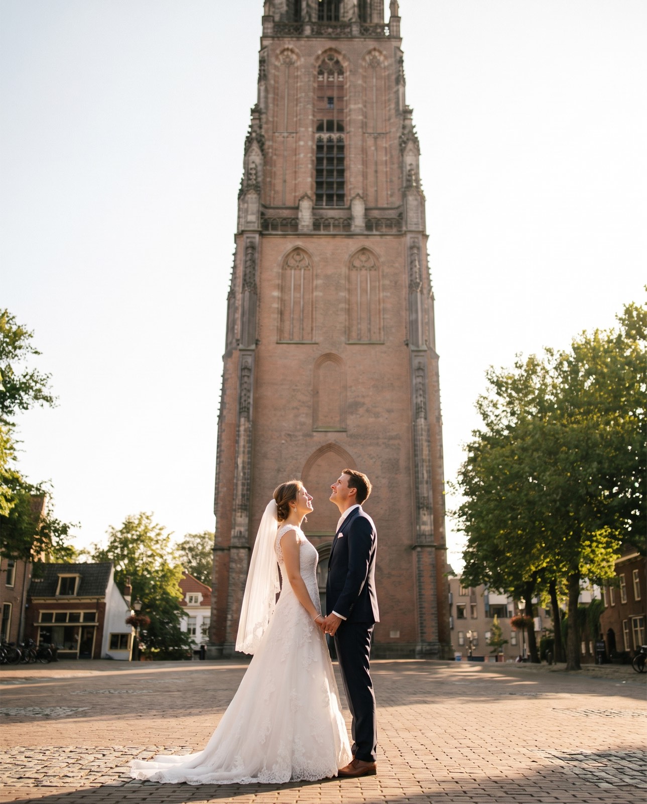 De Onze Lieve Vrouwetoren in Amersfoort, gezien vanaf het Lievevrouwekerkhof